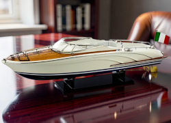 Модель моторной яхты Riva 44 Rivarama 90 см