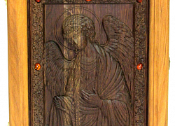 Подарочная икона "Ангел Хранитель" на мореном дубе
